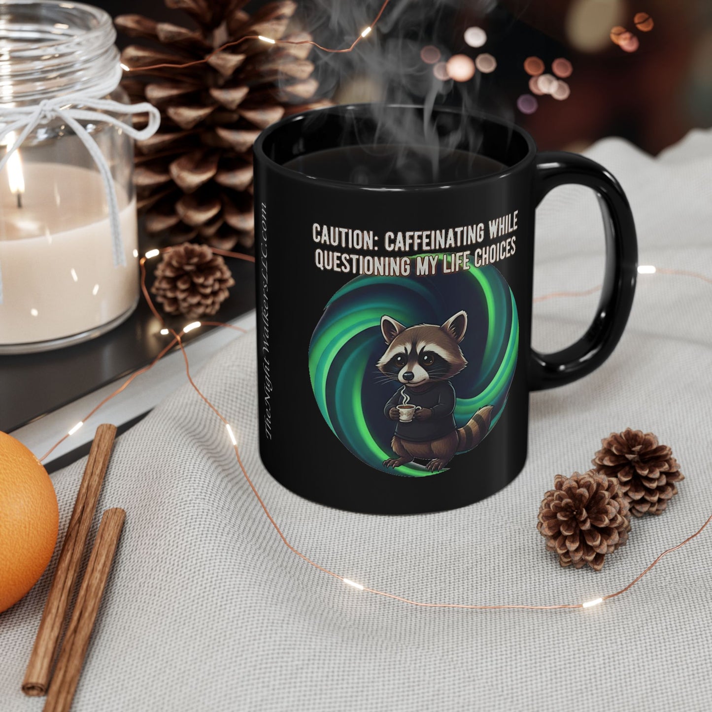 Cafeinándome mientras cuestiono mis decisiones de vida - Taza de café de mapache adorable (325ml/444ml)